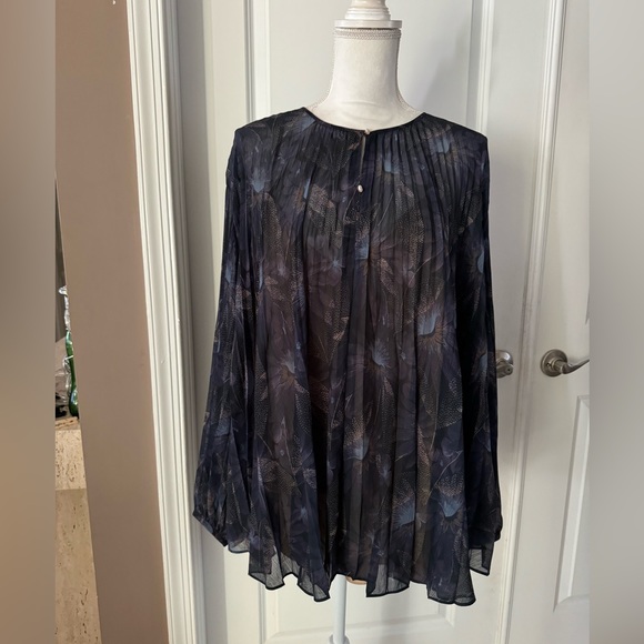 VINCE DECO FLORAL PLEATED BLOUSE - Picture 8 of 17